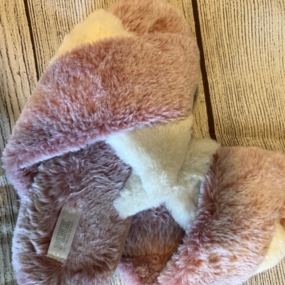 Slippers - Picture 3 of 5